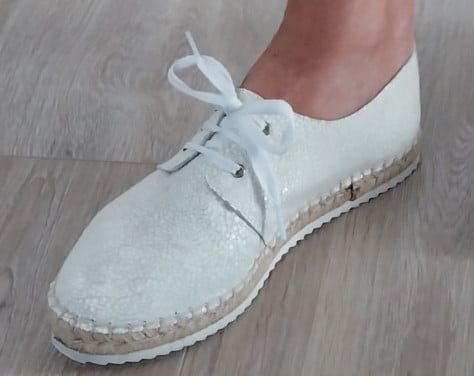 Leuke witte leren schoenen maat 41