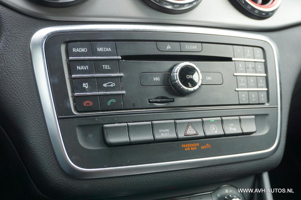 Mercedes-Benz Gla-klasse 180 business solution amg