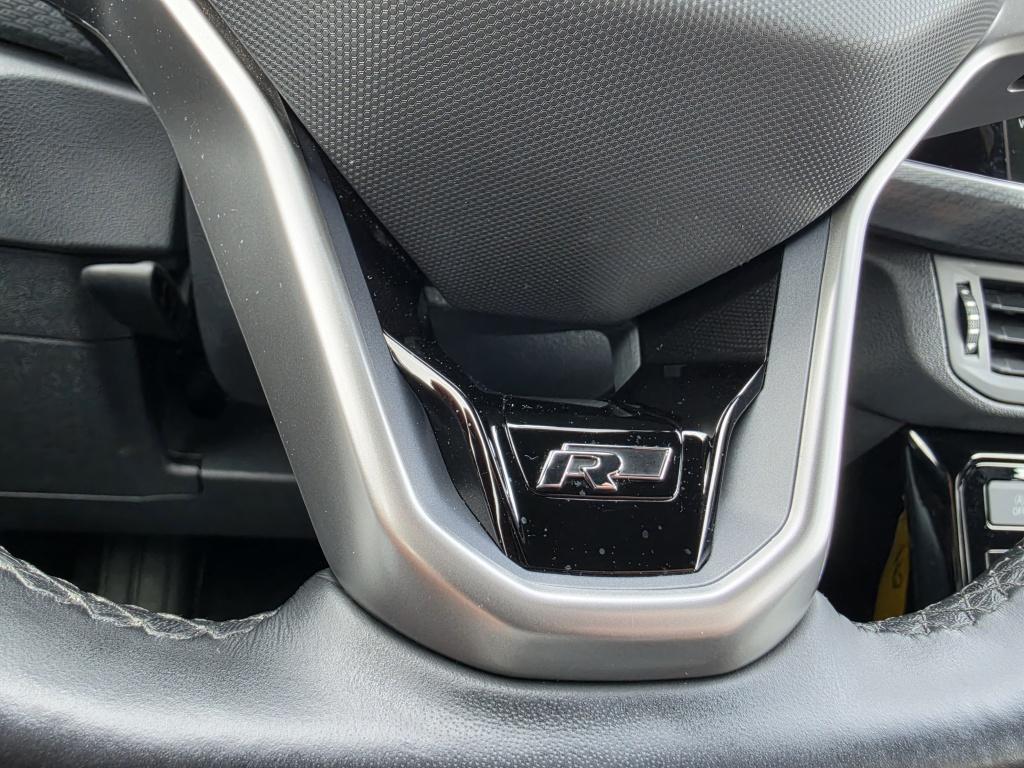 Volkswagen T-cross 1.5 tsi r-line | led | navi | camera | acc | stoelverwar