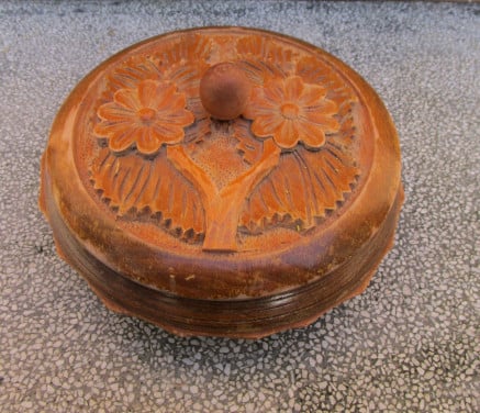 Rond houten schaaltje met deksel.