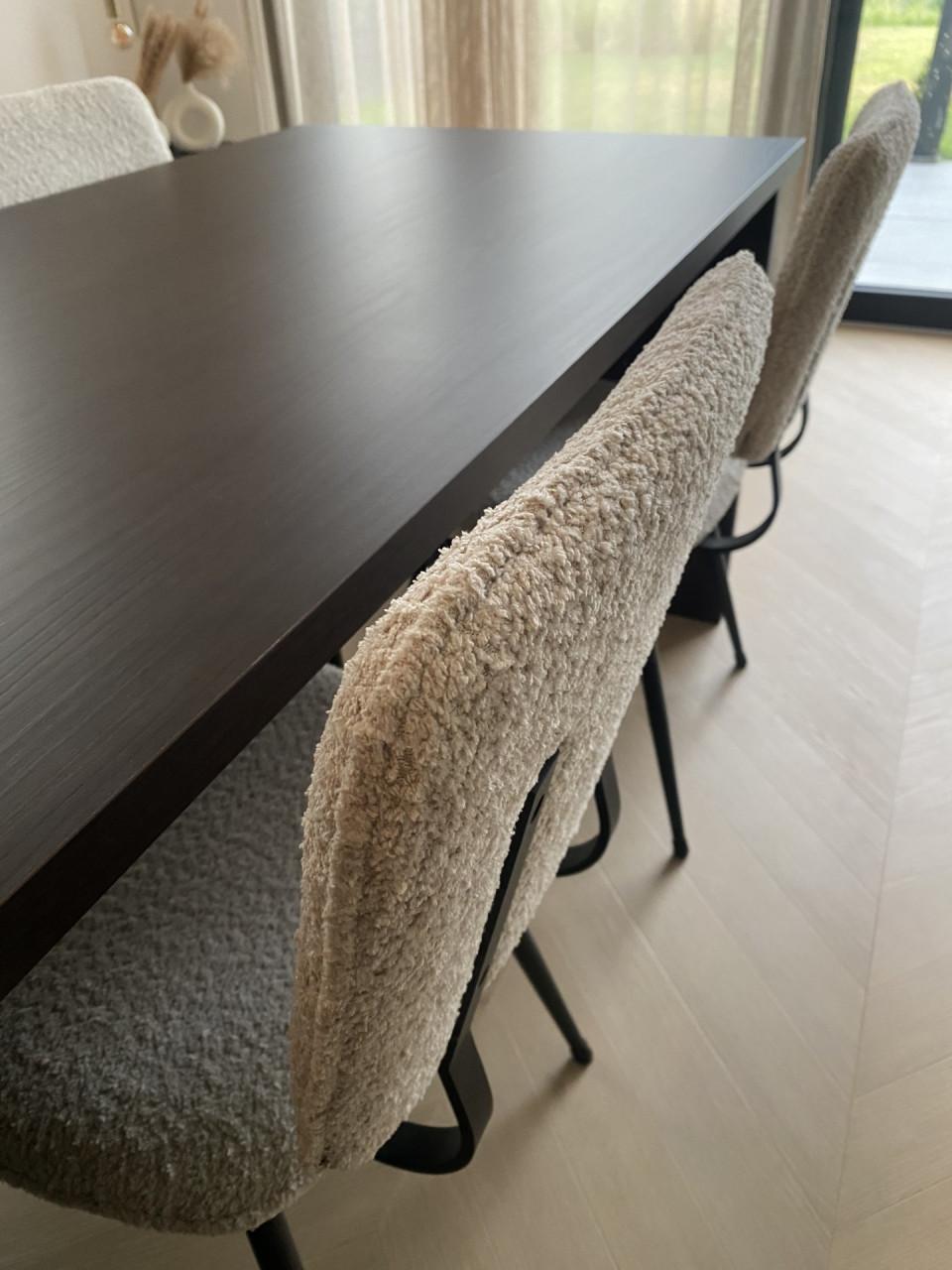 Organische hoekbank + poef + 5 eetkamerstoelen te koop!