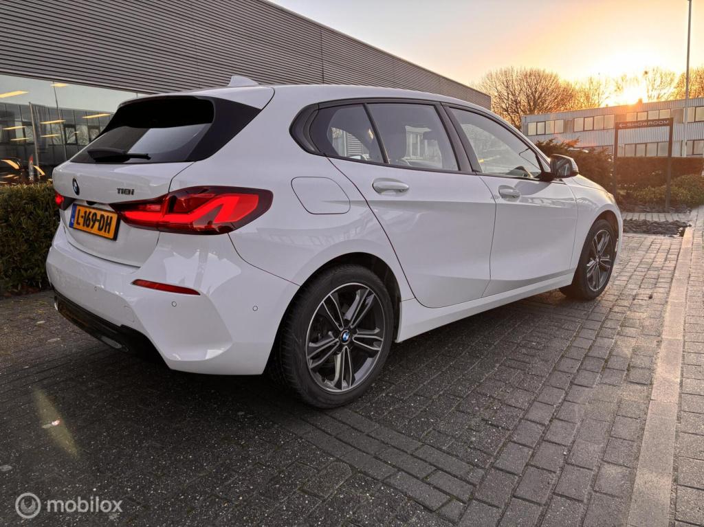 BMW 1 Serie 118i corporate sport virtual cockpit camara