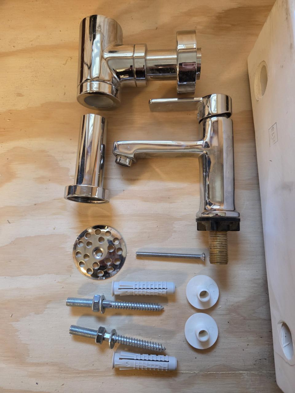 Te koop: Nieuwe WC fonteintje set – Plieger (compleet!)