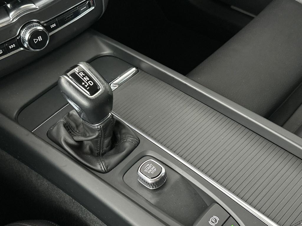 Volvo XC60 t5 253pk momentum| adap.cruise| trekhaak| leder| stoel.verw.