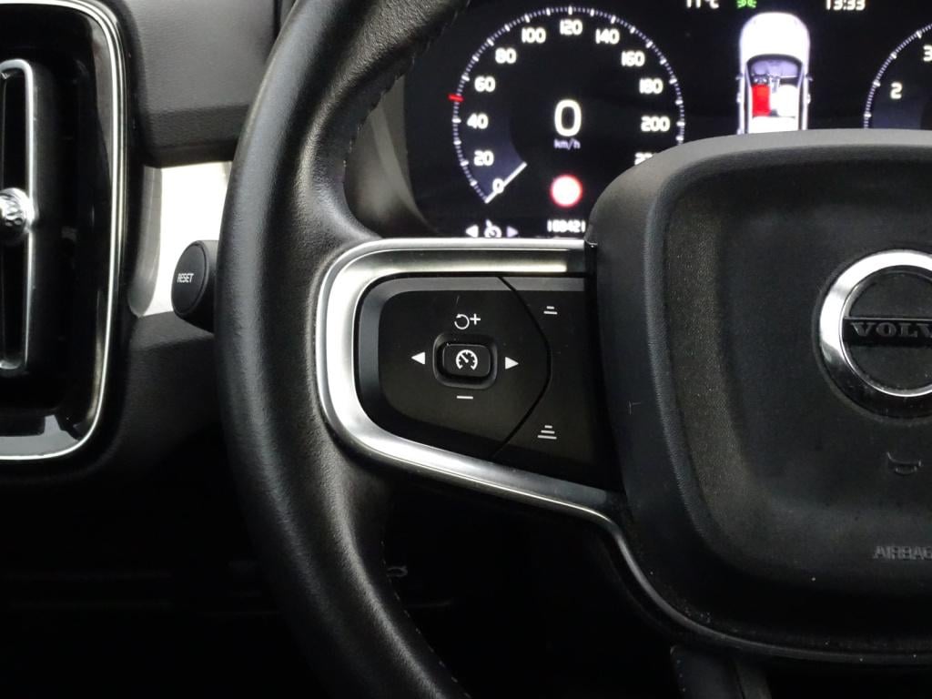 Volvo XC40 2.0 t4 momentum