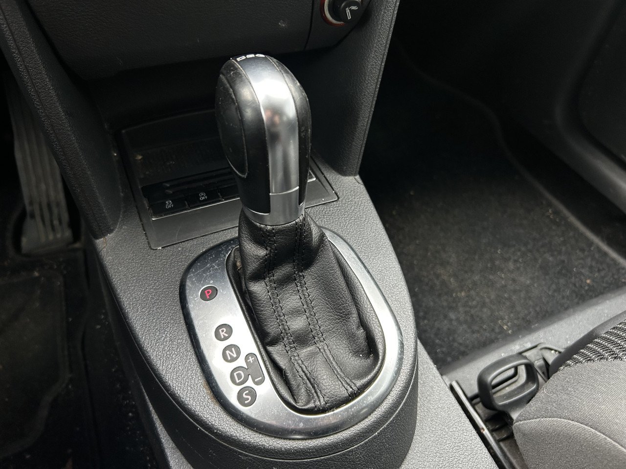 Volkswagen Touran 1.6 TDI Comfort/APK/DSG/GRIJS KENTEKEN/