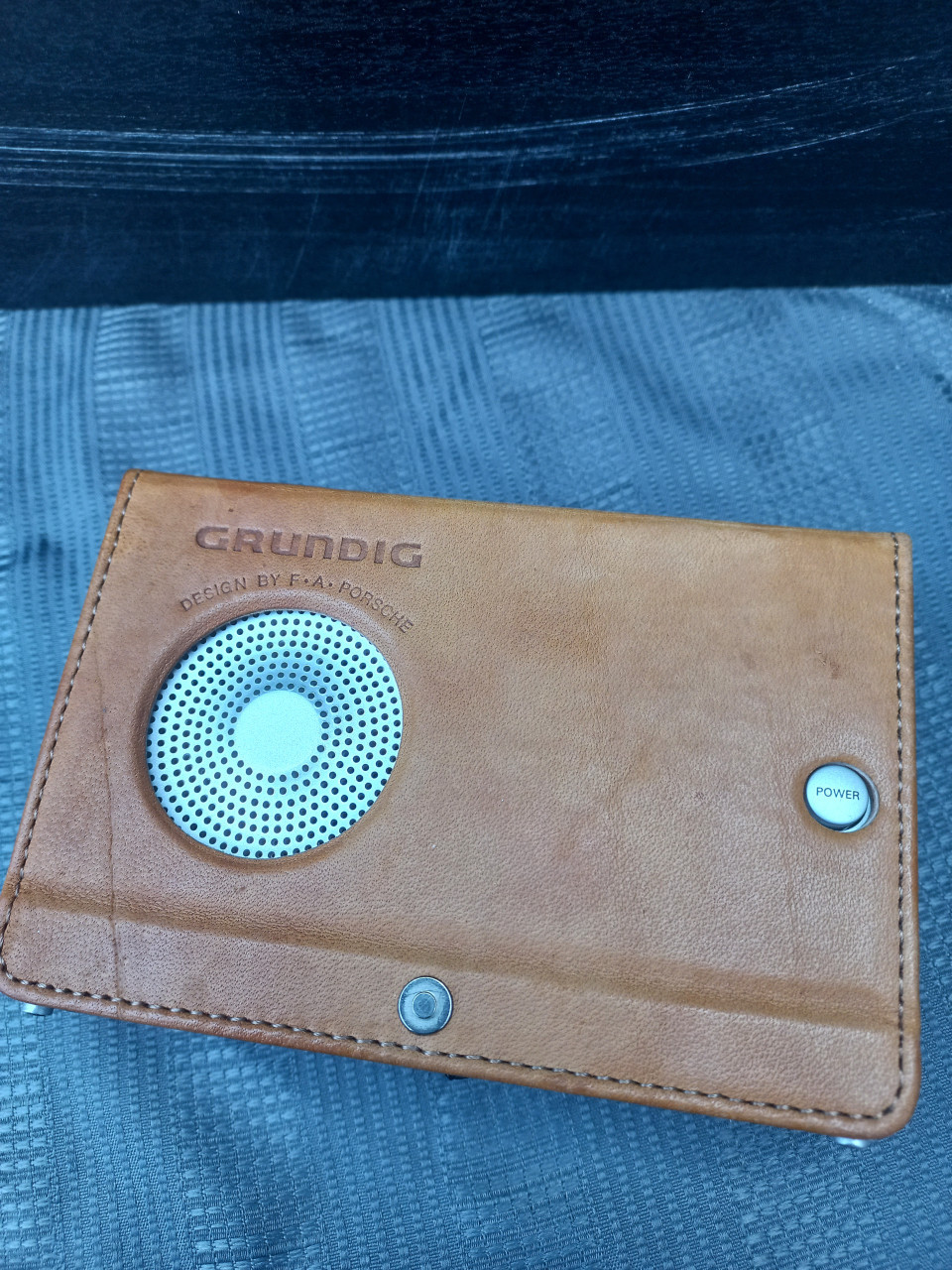 GRUNDIG YB-P 2000 PORSCHE DESIGN RADIO wereldontvanger.
