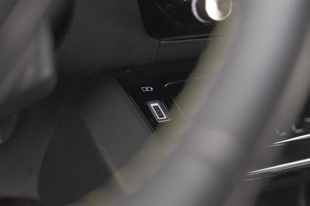 Peugeot 2008 puretech 130 eat8 gt | camera | apple carplay | parkeersensore