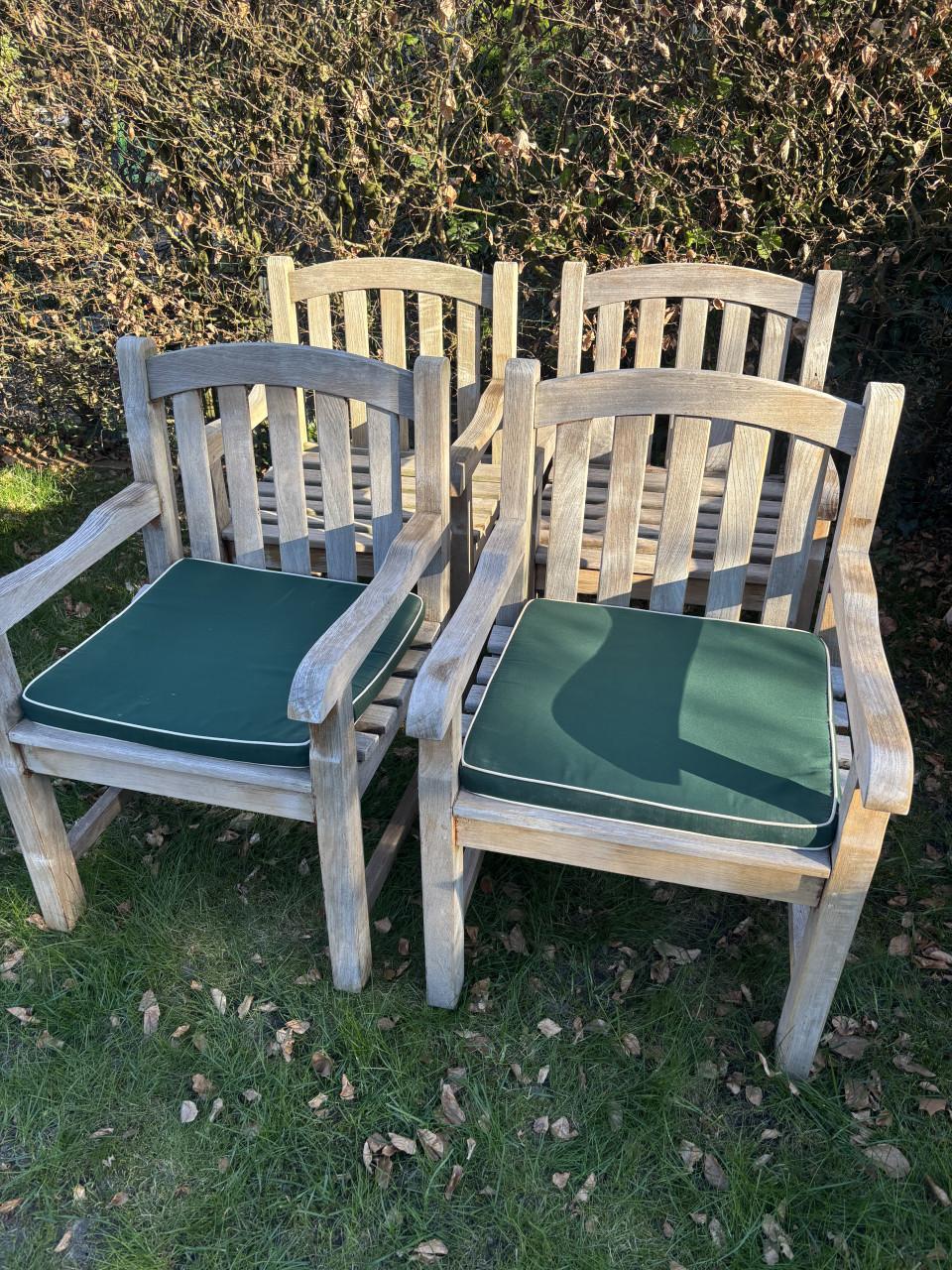 Blokstoelen teakhout met kussens