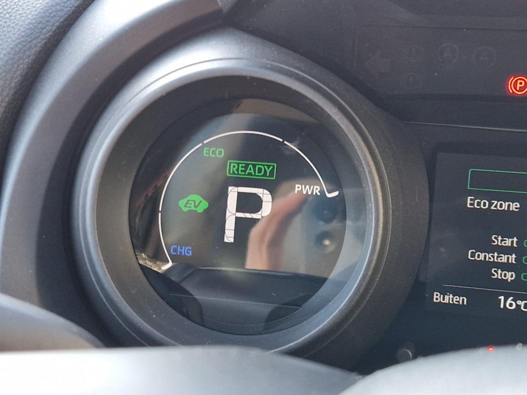 Toyota Yaris 1.5 hybrid first edition | automaat | adaptieve cruise control