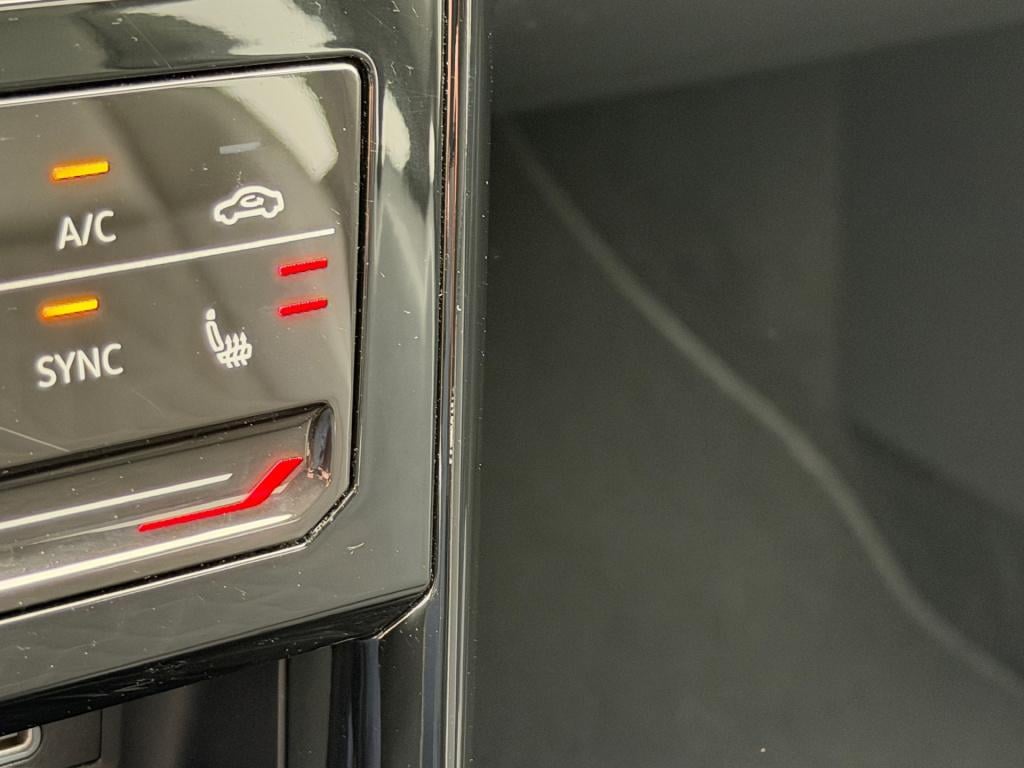 Volkswagen T-cross 1.5 tsi 150pk dsg | navigatie | camera | carplay | incl.