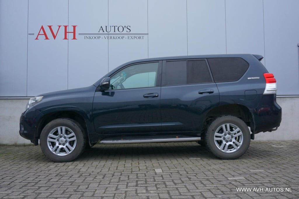 Toyota Land Cruiser 3.0 d-4d-f vx window van