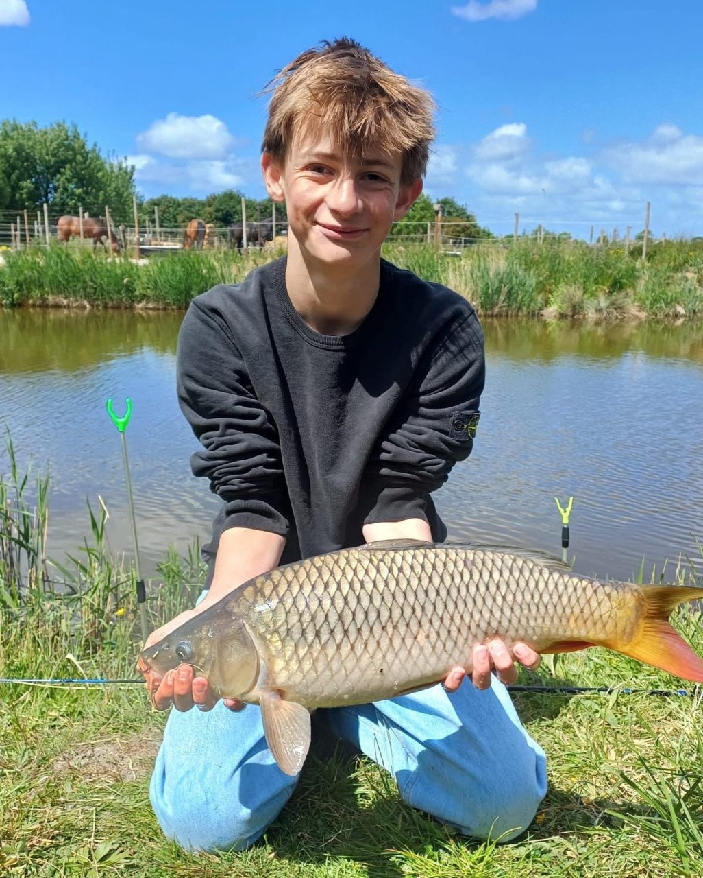 Sportvissers op de vijver Souburg niet in het smalle gedeelte vissen A.U.B