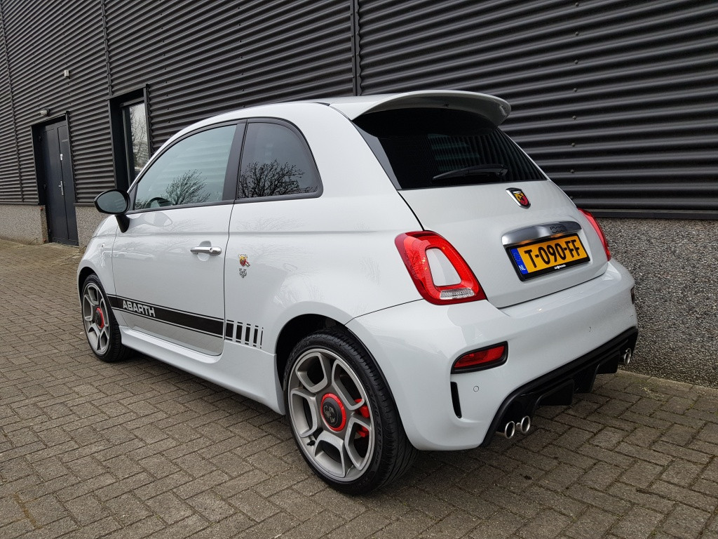 Abarth 500 1.4 t-jet abarth 595 - 145 pk