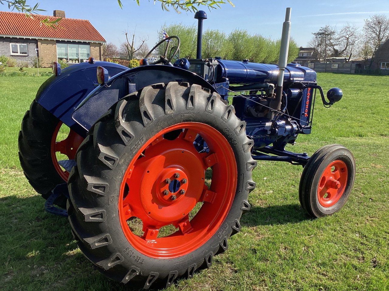 Fordson E27N Blauwe reiger