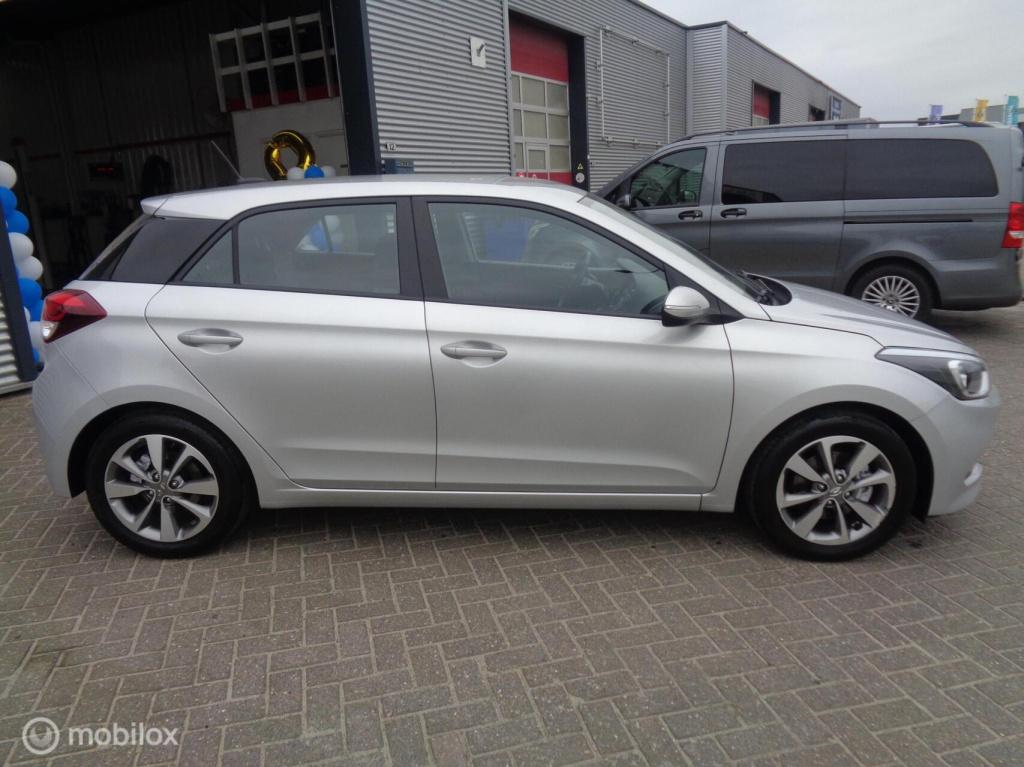 Hyundai I 20 1.0 t-gdi comfort/airco/camera/pdc/1st eig/lm velgen/slechts 8