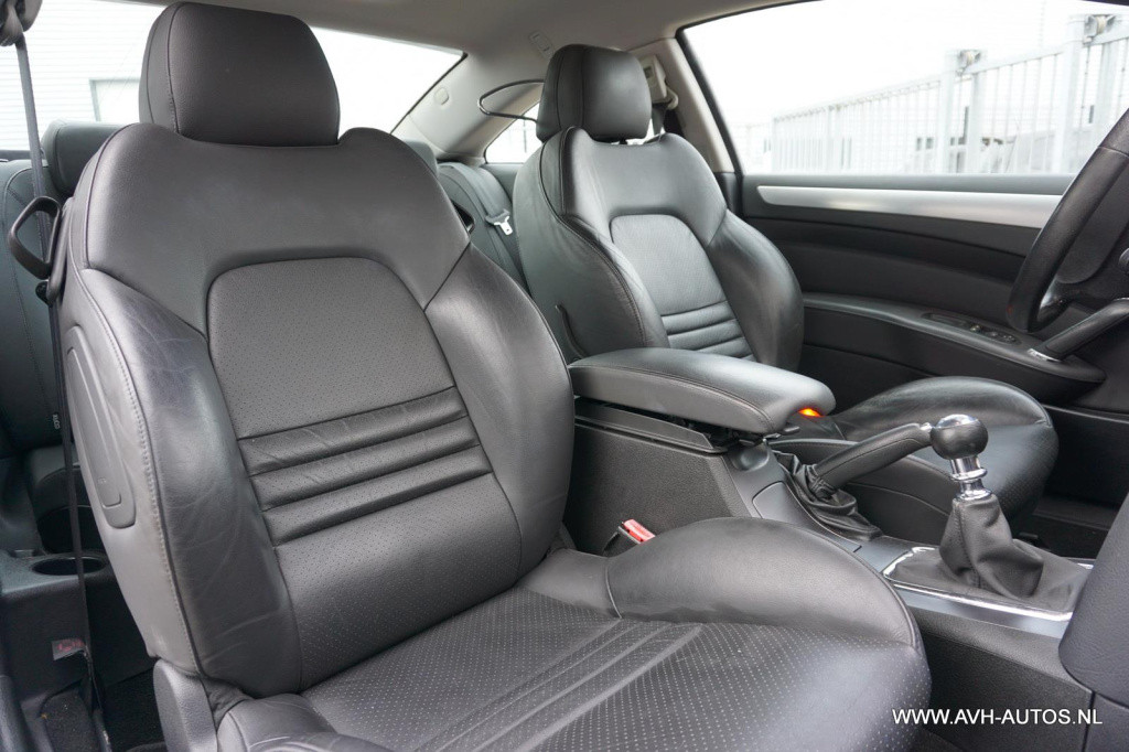 Peugeot 407 coupé 2.2-16v pack