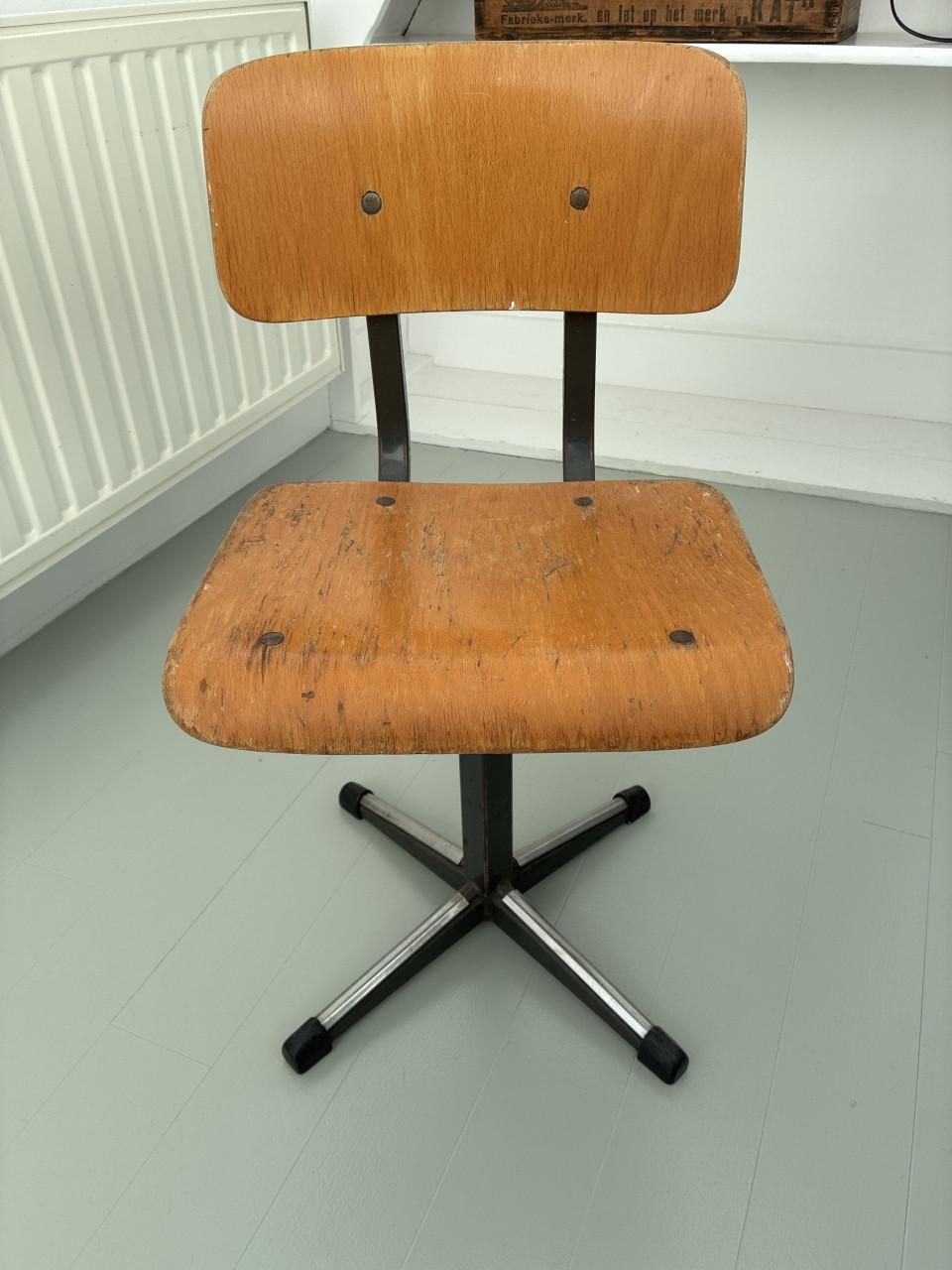 Vintage school stoeltje