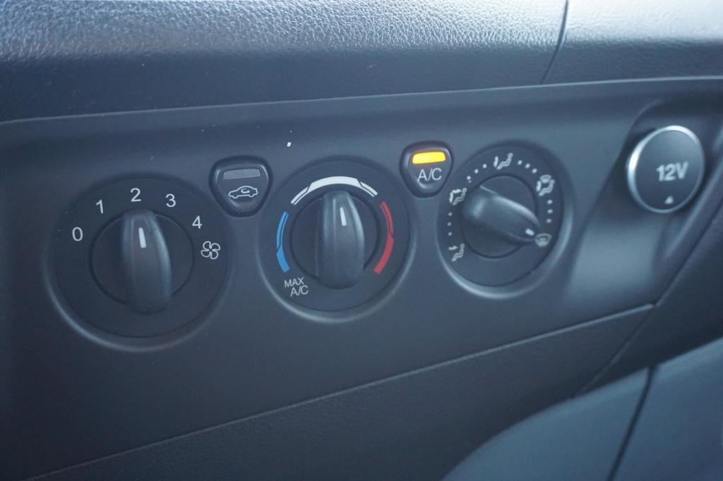 Ford Transit Custom 270 2.0 tdci l1h1 dc anniversary edition airco / navi /