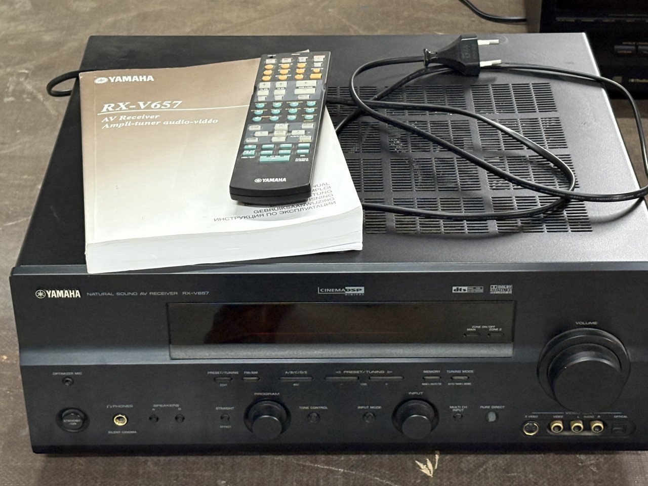 Yamaha RX-V657 versterker