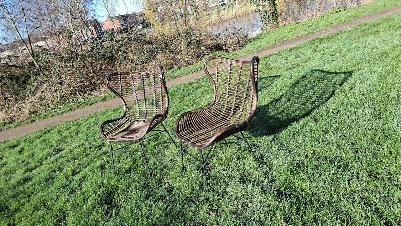 2 rotan stoelen
