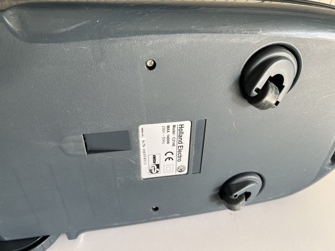 Bijna niet gebruikte Stofzuiger 1400 watt met hulpstukken