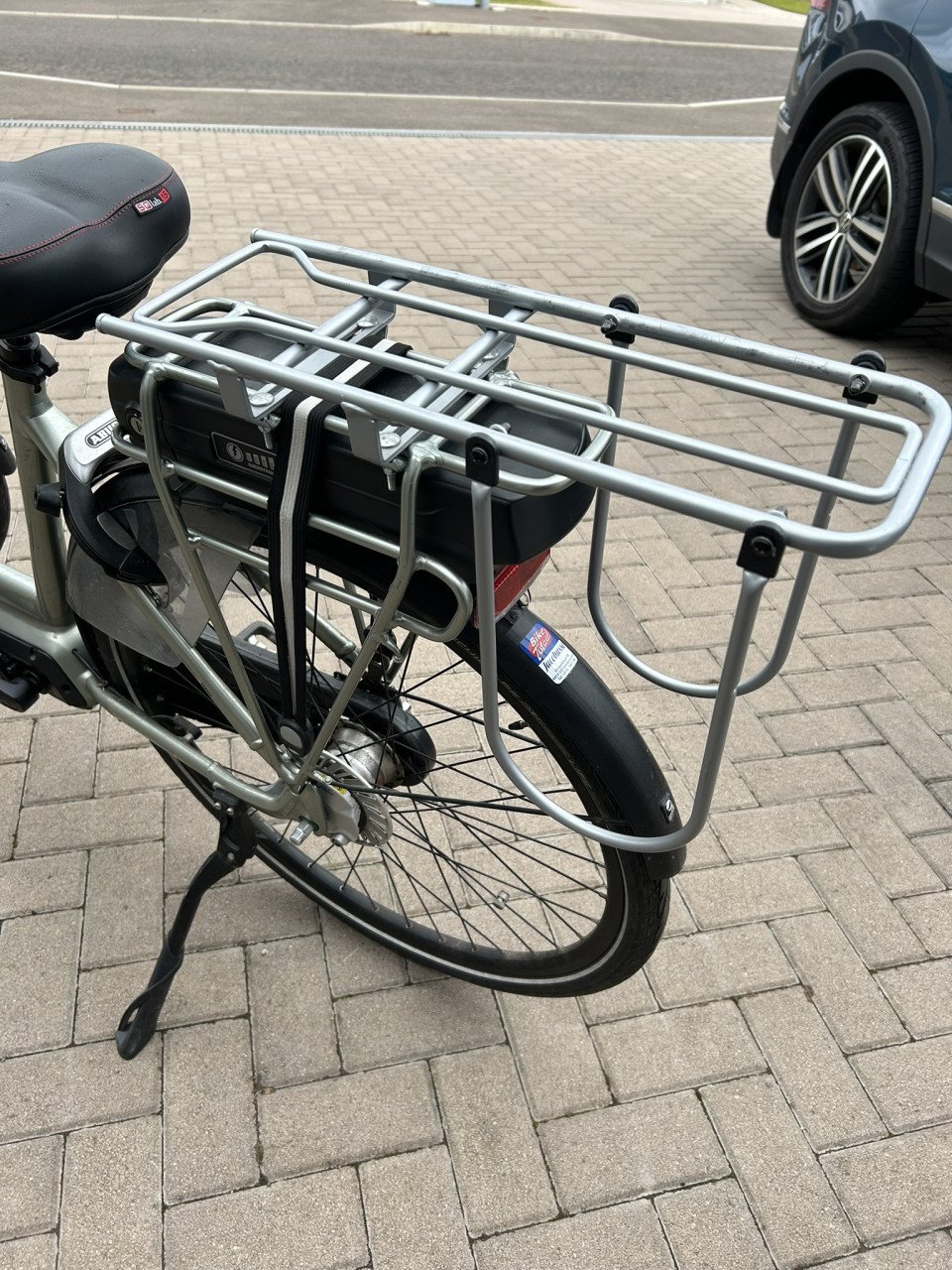 Twee Yepp achter kinder fietsstoelen