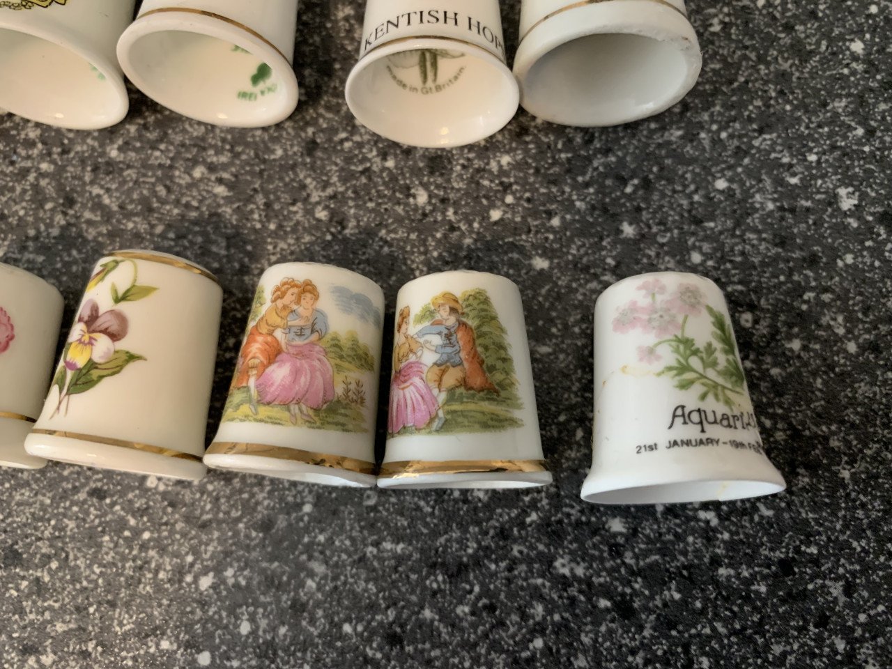 VEEL VINGERHOEDJES MET EEN KASTJE