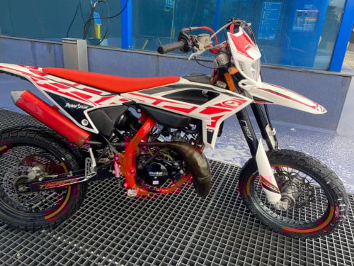 Beta Motard rr50 schakel brommer