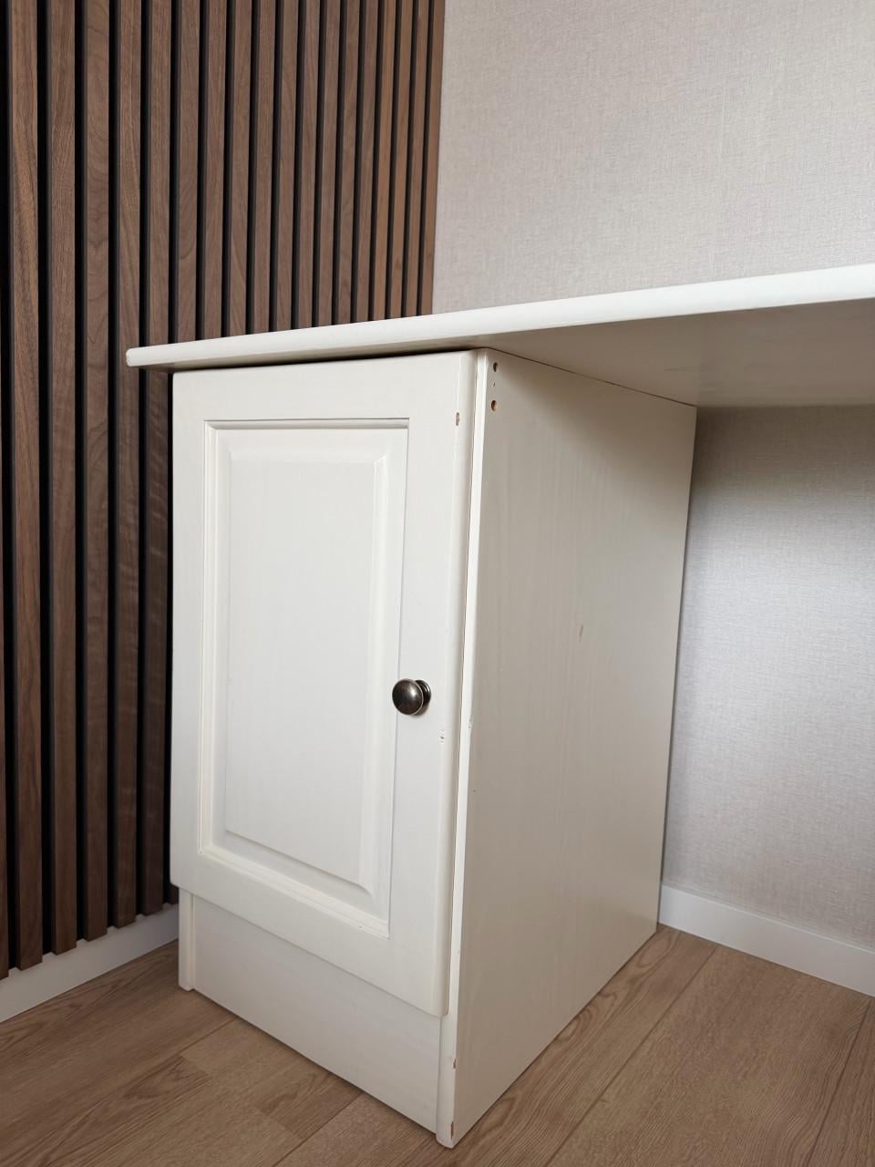 Bureau wit incl. bureaustoel