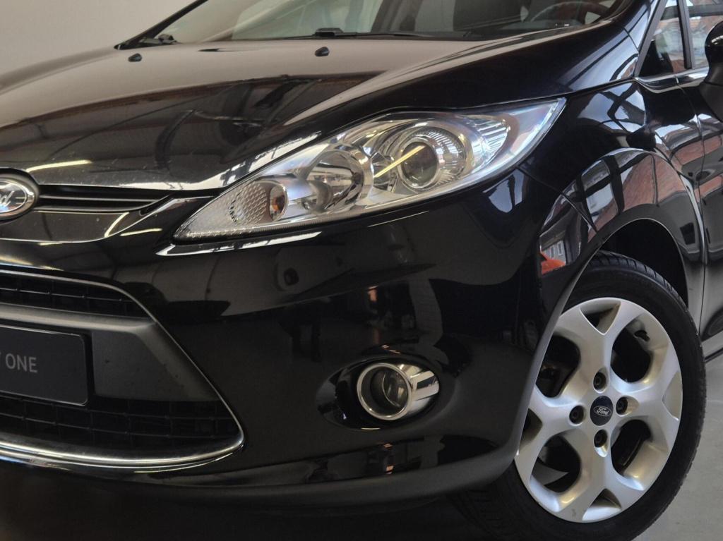 Ford Fiesta 1.4 titanium / automaat / nieuwe distriebutieriem