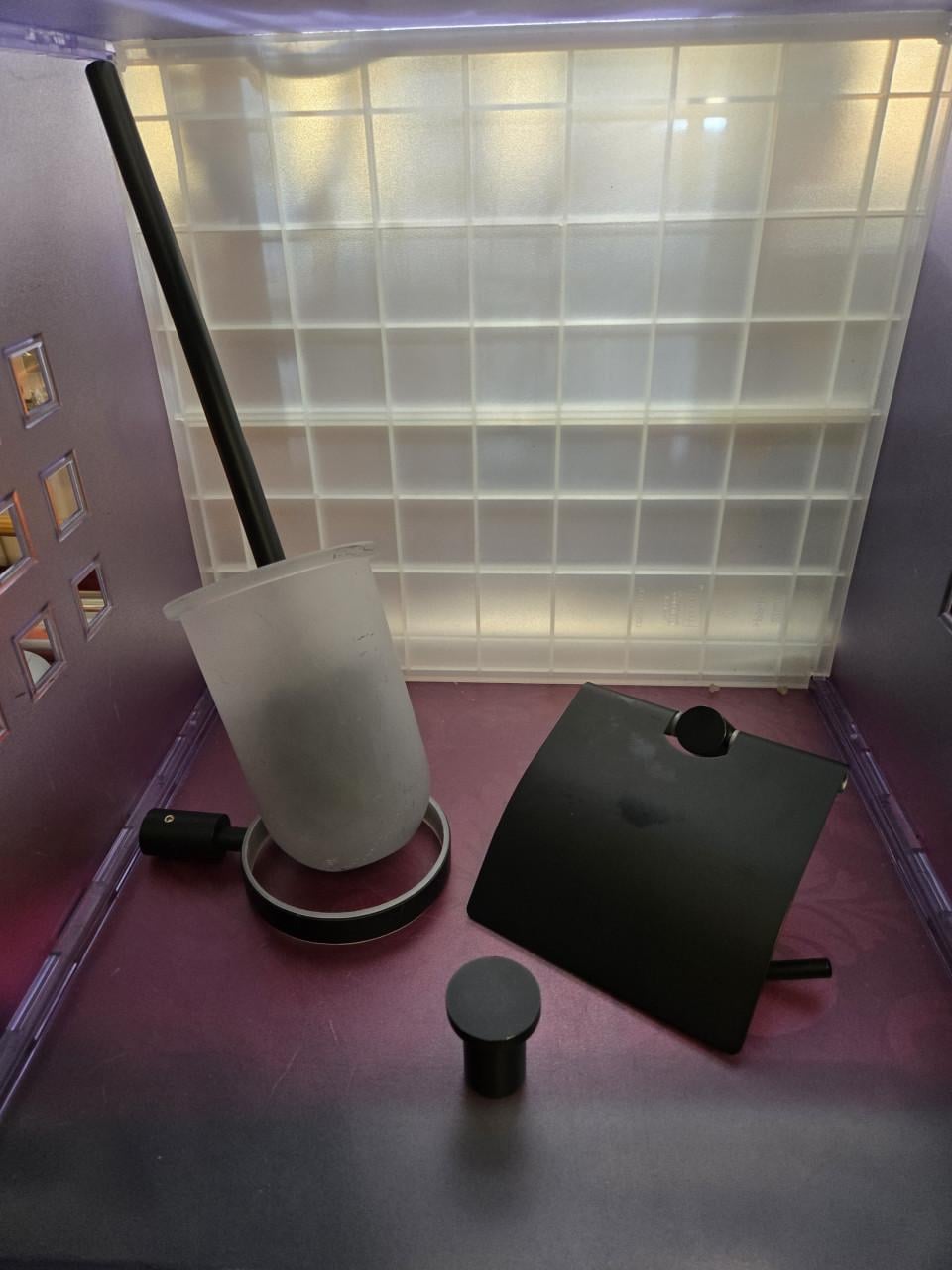 Zwarte toiletset toiletrolhouder ,toiletborstelhouder en handdoekhaak.