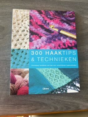 De brei bijbel en haakbijbel. Ik heb teveel boeken , deze zijn nog nieuw!!!