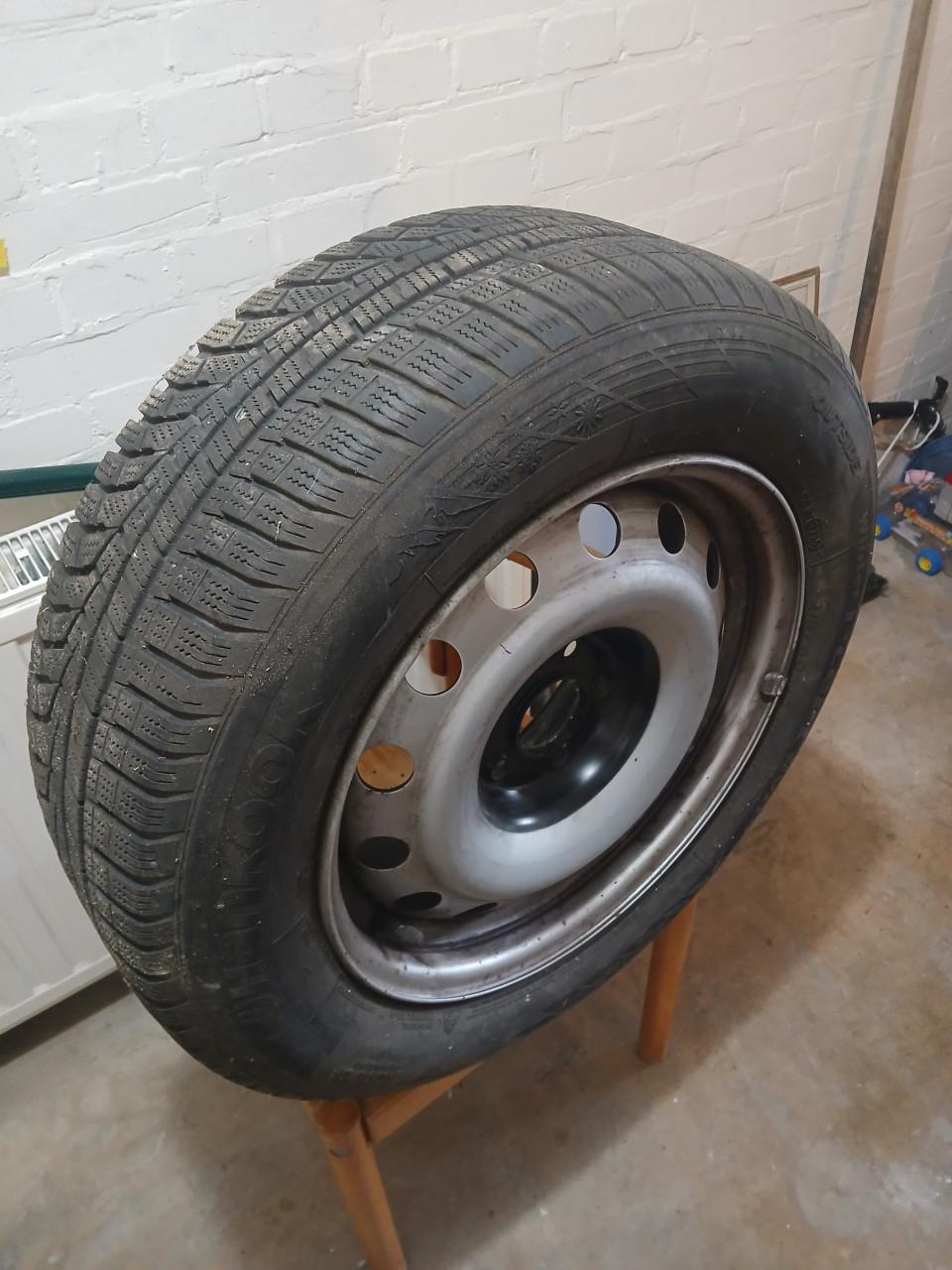 Hankook complete set 4 autobanden winterbanden 215/60 R16 99H M+S