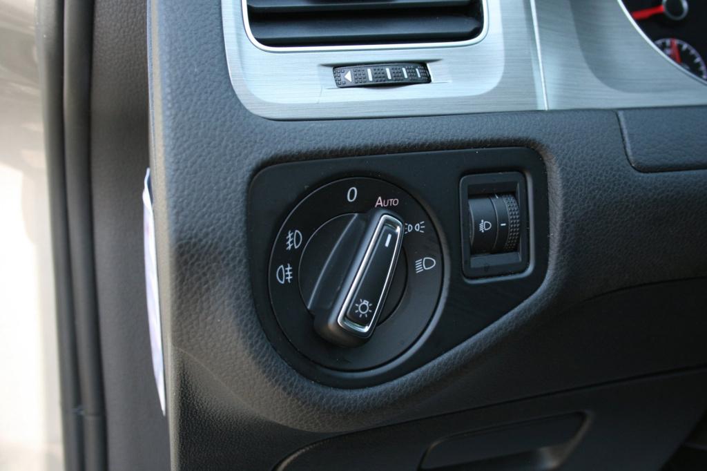 Volkswagen Golf 1.0 tsi business edition connected / navi / camera / led