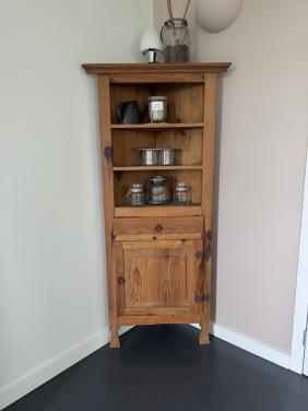 Massief houten hoekkast