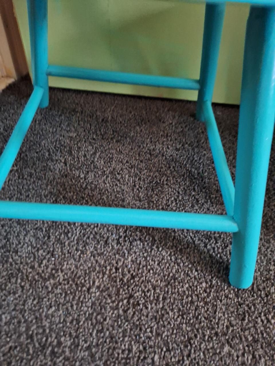 2 lage tafeltjes
