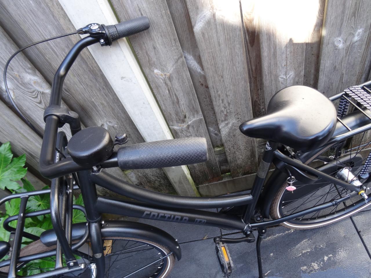 🚲 Cortina U4 Transport Meisjesfiets – 26 inch | Black Gold Matt 🖤✨