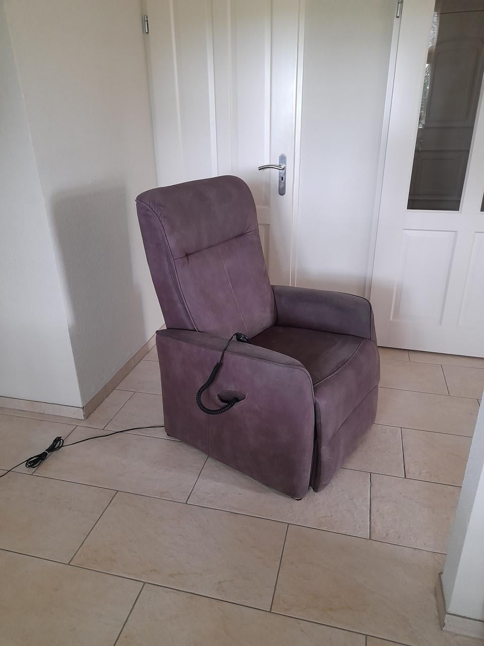 Mooie Sta-op-stoel (in goede nette werkende staat)  Ziet er netjes uit,