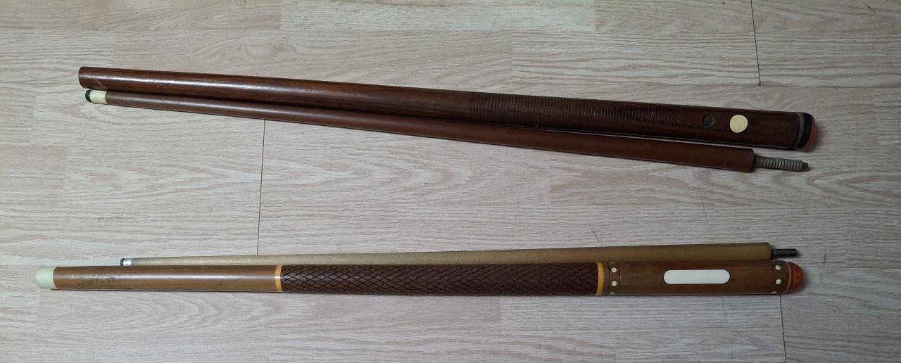 Keu's 2 x en 2x topeind en zwarte koffer