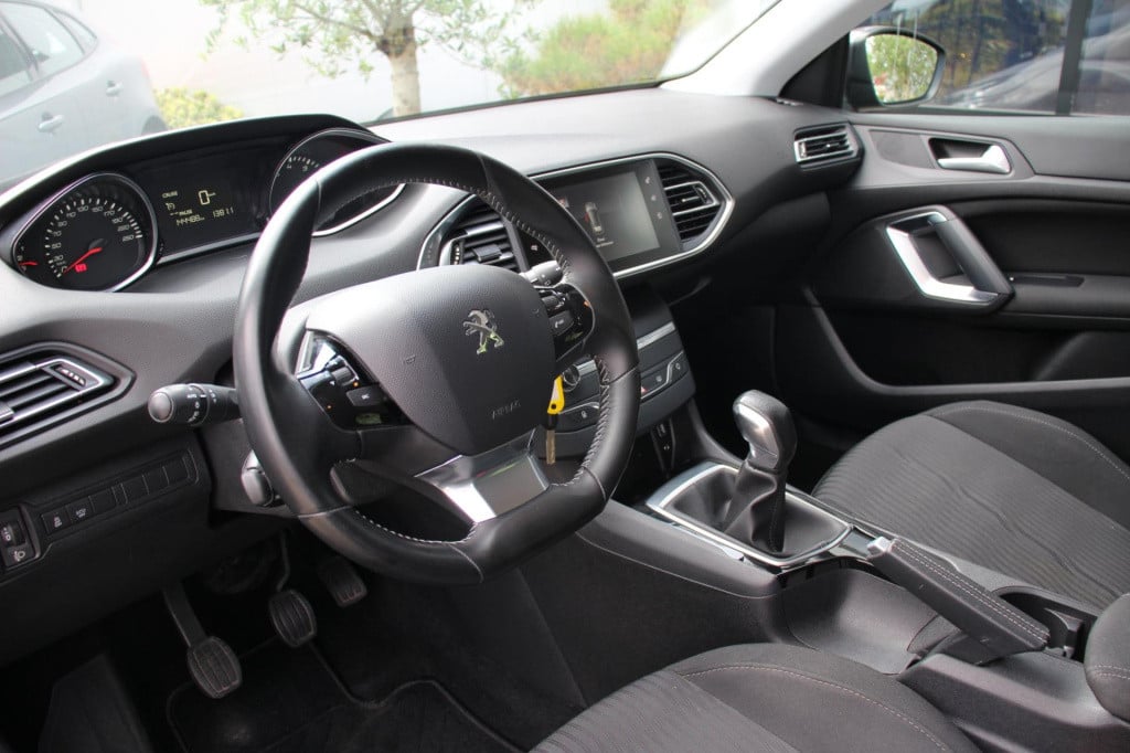 Peugeot 308 1.2 puretech active - cruise - navi - pdc - dis.riem 2024 v.v.!