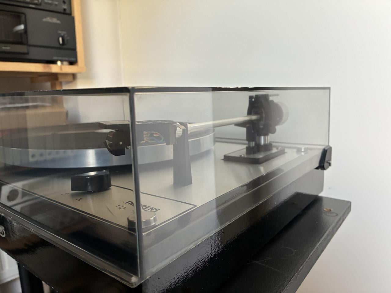 Thorens TD 166 met Shure 95 element.