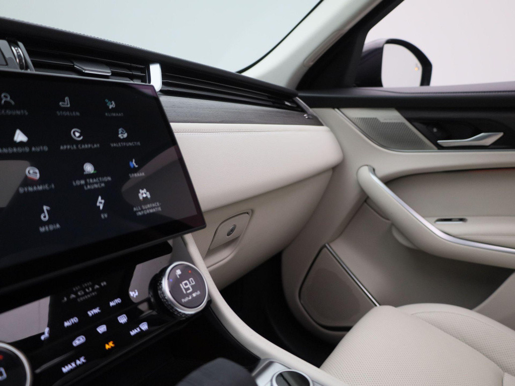 Jaguar F-pace 2.0 p400e phev r-dynamic s | automaat | navigatie | apple car