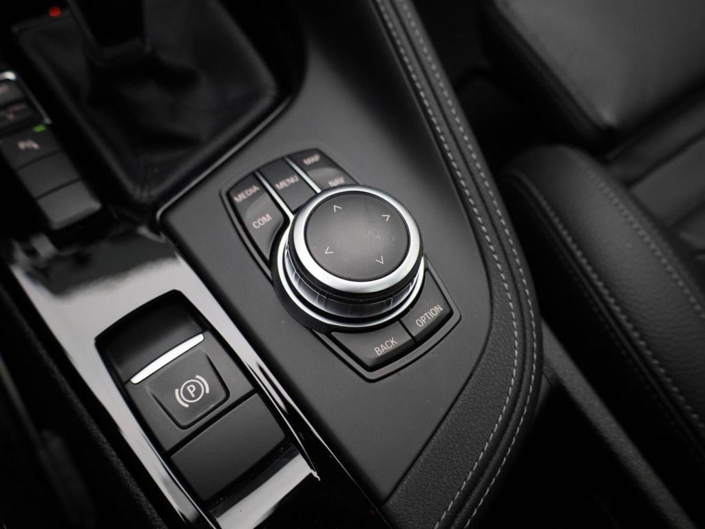 BMW X1 sdrive20i business edition plus | automaat | stoel verwarming | lede
