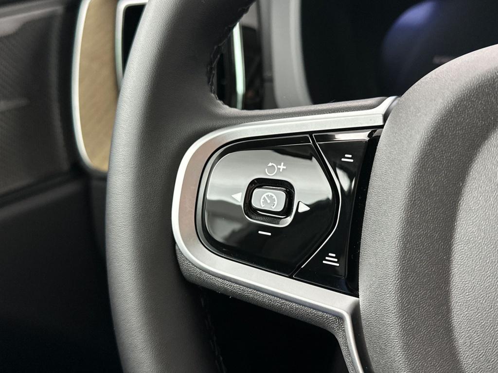 Volvo XC60 t6 398pk recharge ultra dark|