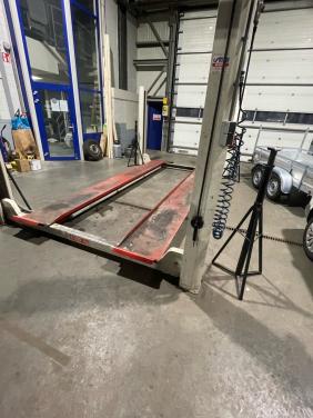 Steril / Koni vierkoloms hefbrug