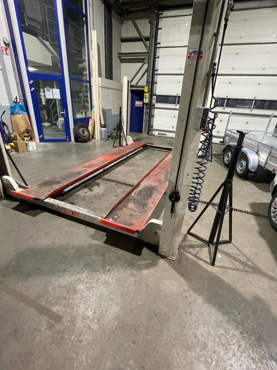 Steril / Koni vierkoloms hefbrug