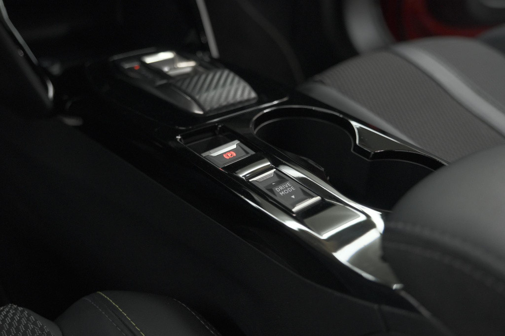 Peugeot 2008 puretech 130 eat8 gt | 360 camera | dodehoekdetectie | navigat