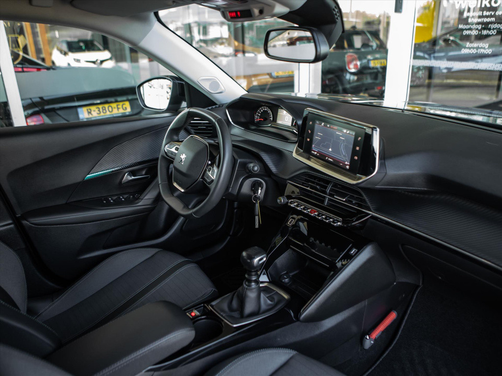 Peugeot 2008 1.2 puretech 130pk allure pack | navigatie | trekhaak | camera