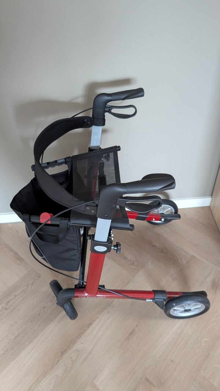 Rollator lichtgewicht zo Goed als nieuw